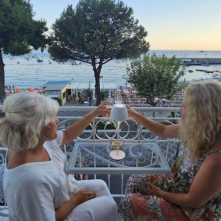 Galene - Beachfront In Costa D'Amalfi Maiori Ngoại thất bức ảnh