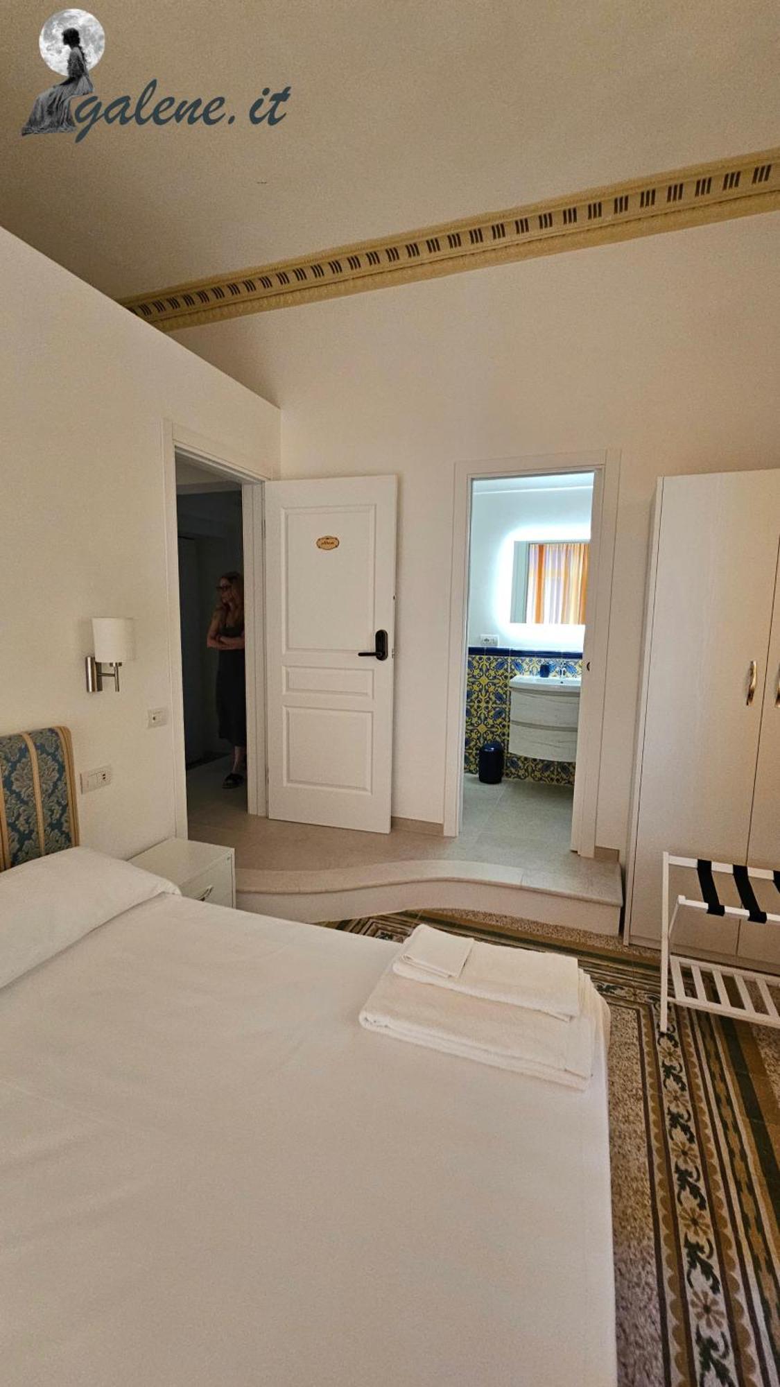 Galene - Beachfront In Costa D'Amalfi Maiori Ngoại thất bức ảnh