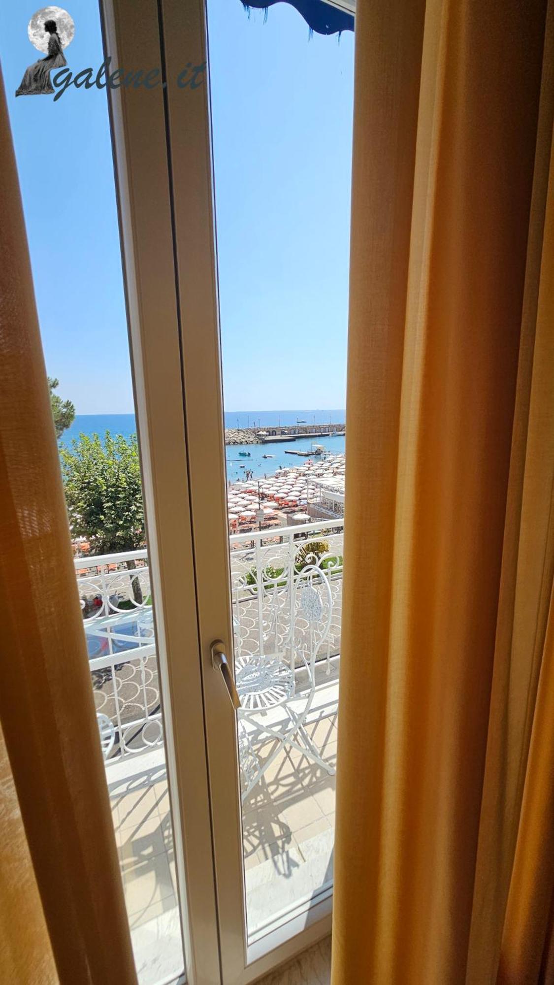 Galene - Beachfront In Costa D'Amalfi Maiori Ngoại thất bức ảnh