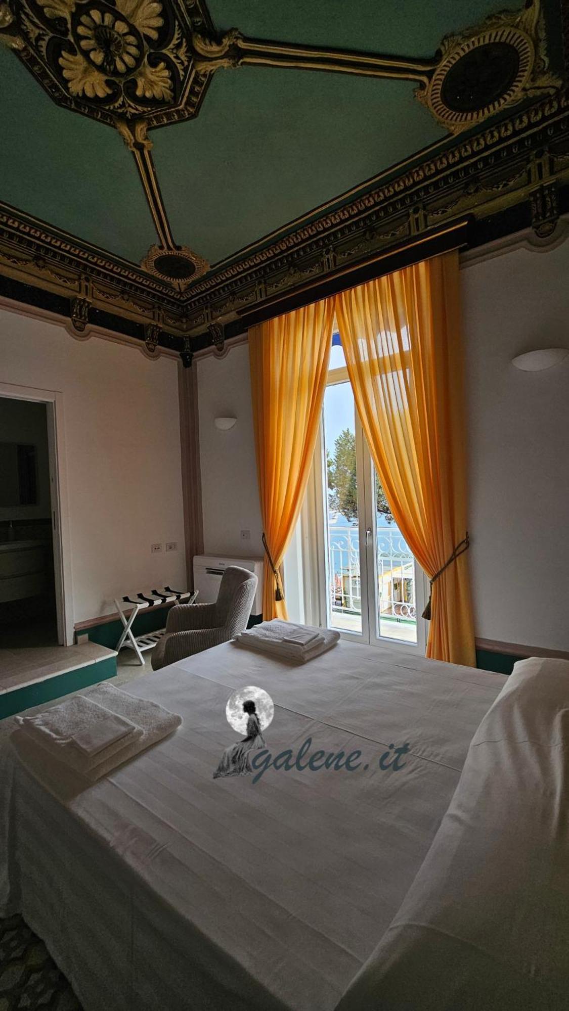 Galene - Beachfront In Costa D'Amalfi Maiori Ngoại thất bức ảnh