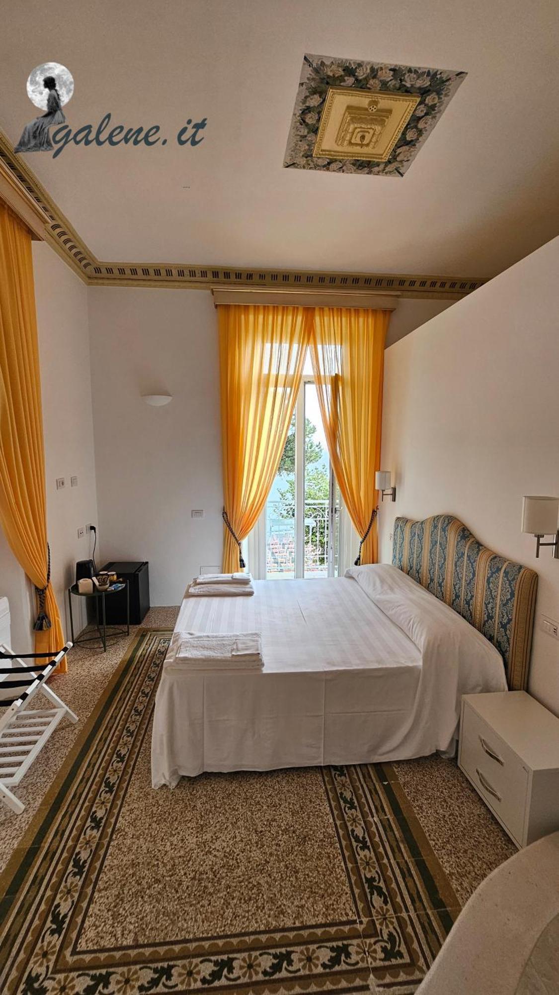 Galene - Beachfront In Costa D'Amalfi Maiori Ngoại thất bức ảnh