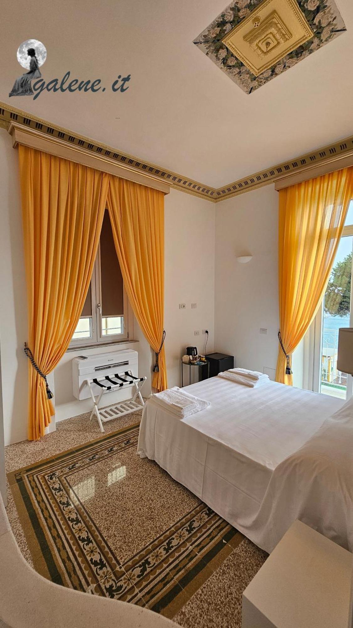 Galene - Beachfront In Costa D'Amalfi Maiori Ngoại thất bức ảnh